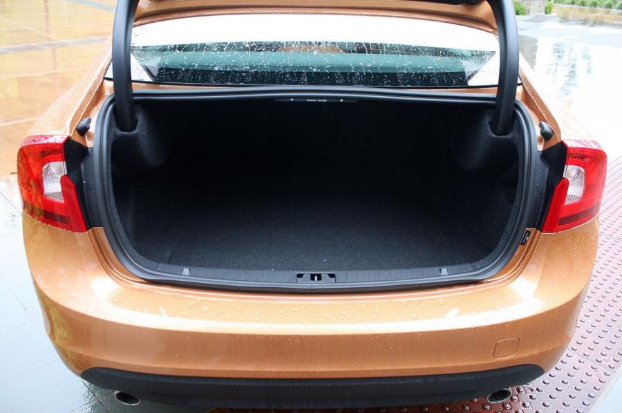  Volvo S60 2010 года  (фото 128 из 226)